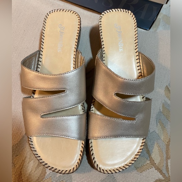 St. John’s Bay size 10 champagne colored sandals - Picture 3 of 9